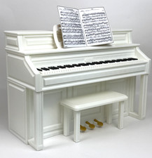 Pianoforte verticale bianco in