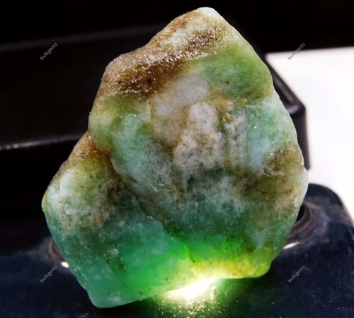 Pietra preziosa grezza sfusa