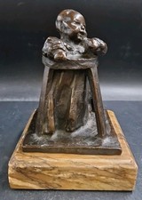 Scultura In Bronzo Con Base. Bimbo In Girello. Eugenio Pellini (1864-1934)