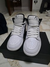 Nike Air Jordan 1 Mid. Bianche e nere. Numero 42. Ottime. Vendo per Inutilizzo