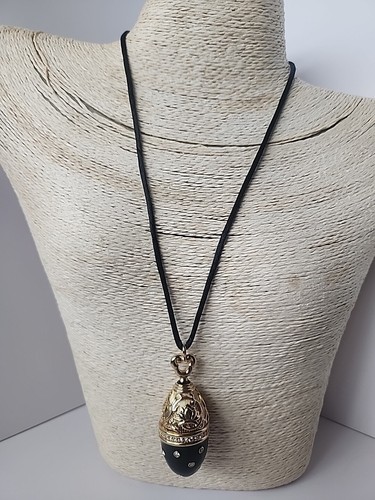 Collana con ciondolo uovo