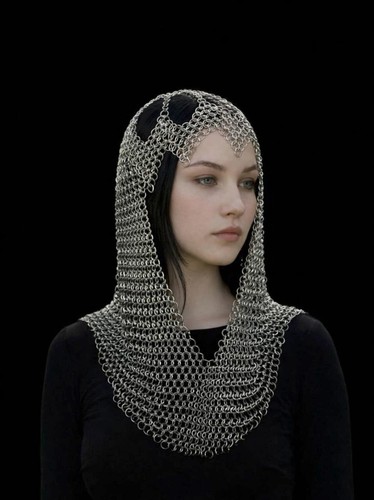 Copricapo medievale fatto - , a