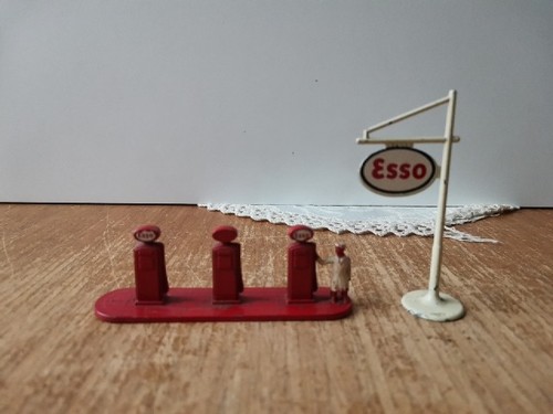 Lesney matchbox accessories - lesney,