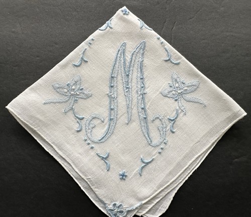 Vintage white hankie - a+,