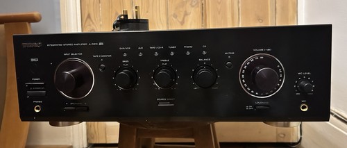 Amplificatore stereo integrato