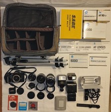 Minolta 5000, lenti AF 50, 28-105, 70-210, 2 flash, 3 filtri, luce 1000W, borsa