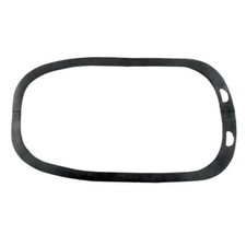 Gasket between petrol tank and