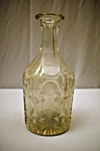 Antico premuto vetro decanter - premuto,
