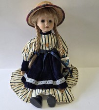 Bambola Magic Sun In Porcellana Con Vestito Blu E Cappello Di Paglia