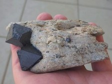 》》Rare Magnétite