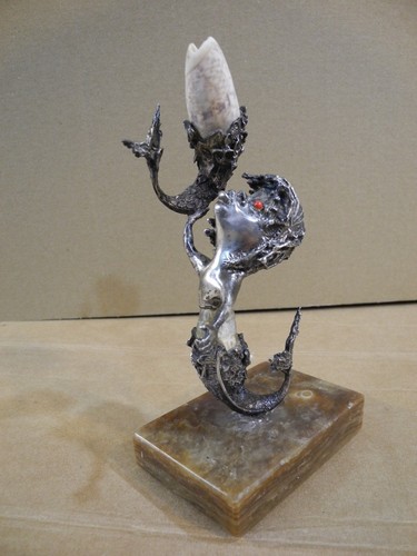 Scultura surreale sillaba