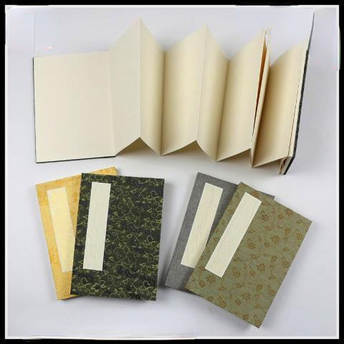 Libretto pieghevole dipinto
