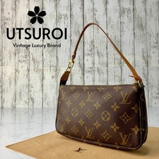 LOUIS VUITTON Pochette