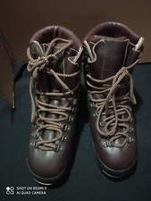 Scarponi  Anfibi da montagna Esercito Italiano . Misura 42 . Fondo di Magazzino.