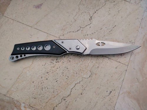 Coltello pieghevole militare
