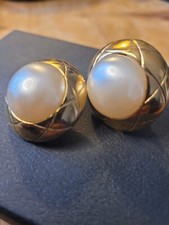 Chanel Vintage Pearl 24k Gold
