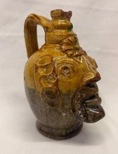 Antica brocca antropomorfa in