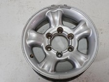 15X7J25 llanta NISSAN TERRANO