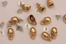 25pz Borchie teschio con rivetto color oro *25pcs SKULL STUDS color gold