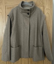 Giacca nuova con etichette