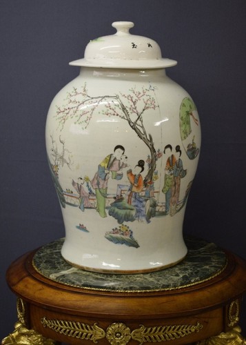 Antico vaso con coperchio - , in