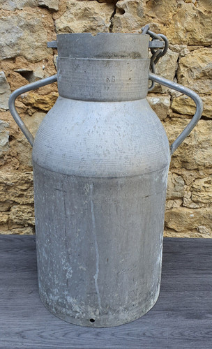 Antico bidone del - bidone, eb