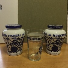 vasetti  e bicchiere 