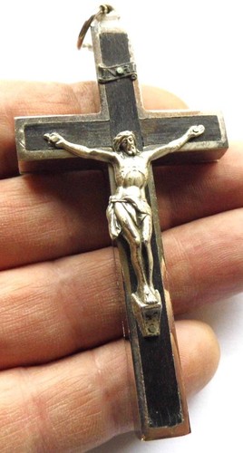 Antico reliquiario crocifisso