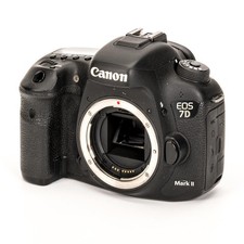 Canon EOS 7D Mark II circa