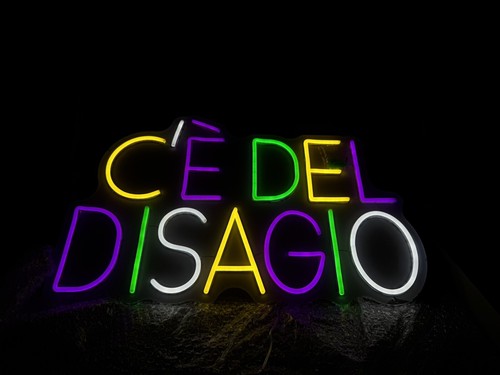 Scritta led del disagio - c’è,