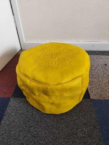 Pouf giallo marocchino fatto - , a