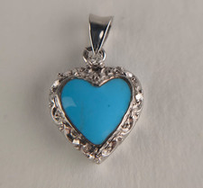 Ciondolo vintage, forma di cuore in oro bianco 18 kt, smalto azzurro e brillanti