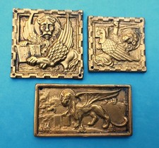 N, 3 TARGHETTE BRONZO DECORATIVE PER PORTE - CON FIGURE VARIE