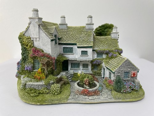 Lilliput lane hazelnut hall - lilliput,
