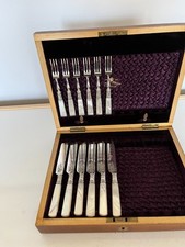 SET 6 FORCHETTE CON MANICO IN MADREPERLA E PLACCATE ARGENTO E 6 COLTELLI (MOP-4XT)