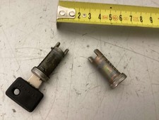 coppia serrature con chiavi piaggio usate vespa