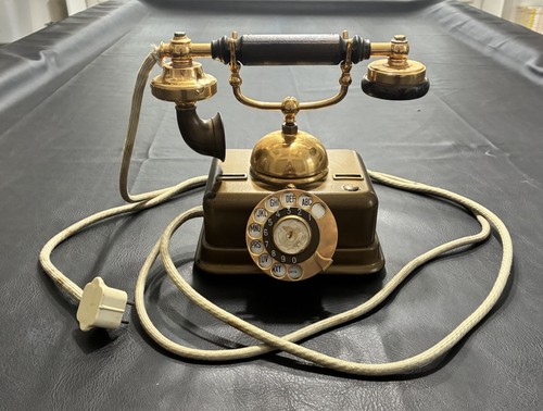 Antico telefono rotante - , in