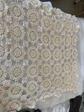 tovaglia ad uncinetto ricamata dalla mia bisnonna. Anni 1970