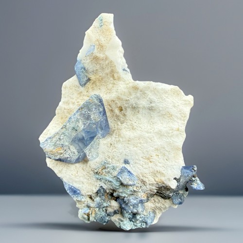 Benitoite natrolite xls - benitoite,