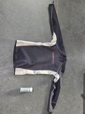 Top e pantaloni in pelle di