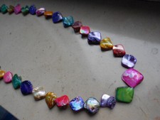 COLLANA IN MADREPERLA A VARI