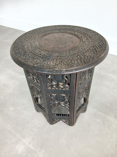 Piccolo tavolo ottagonale
