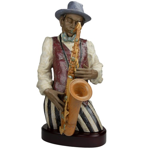 Statuina playing the blues - playing,