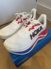 Hoka One Skyward X in bianco