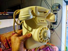 Antico telefono in bachelite
