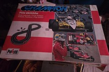 Scatola con pezzi pista