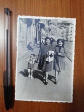 PEGLI, A PASSEGGIO SUL LUNGOMARE, EPOCA