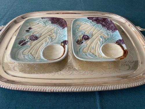 Deux assiettes plats - deux,