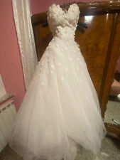 vestito da sposa con fiori a