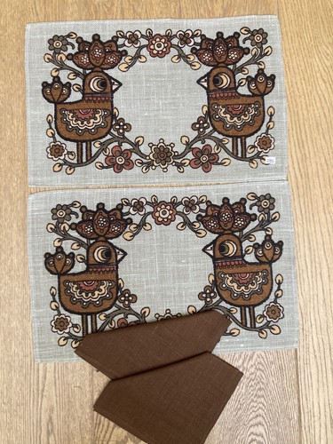 Vintage 1970 table - vintage, mats